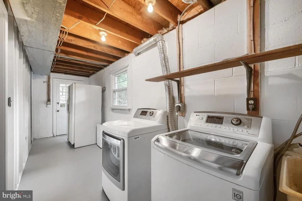 Photo of 852 DIAMOND DRIVE