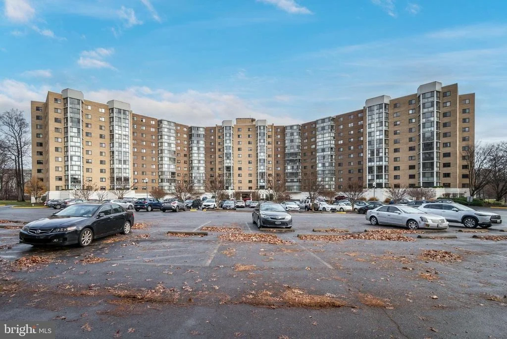 Photo of Unit 4521 at 15100 INTERLACHEN DRIVE