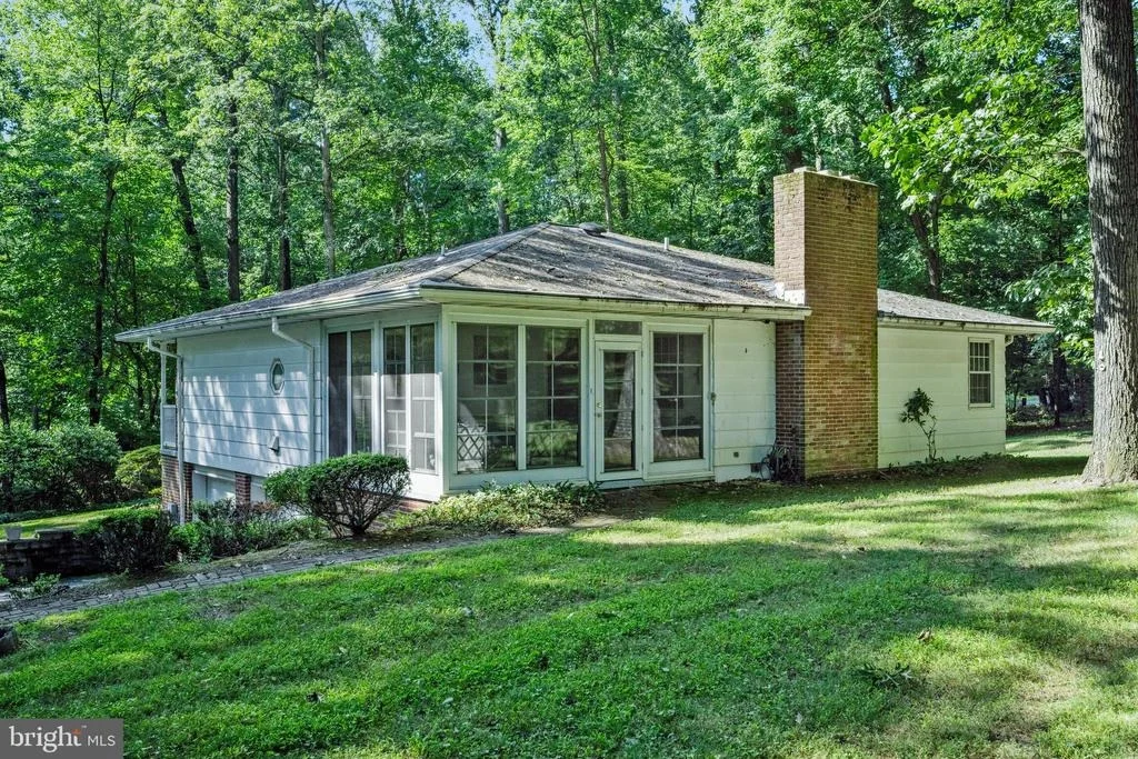 Photo of 932 WESTERN CHAPEL ROAD