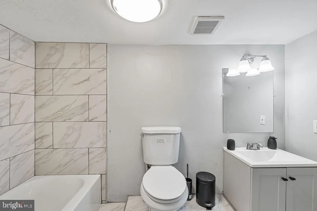 Photo of 8489 ARBUTUS ROAD