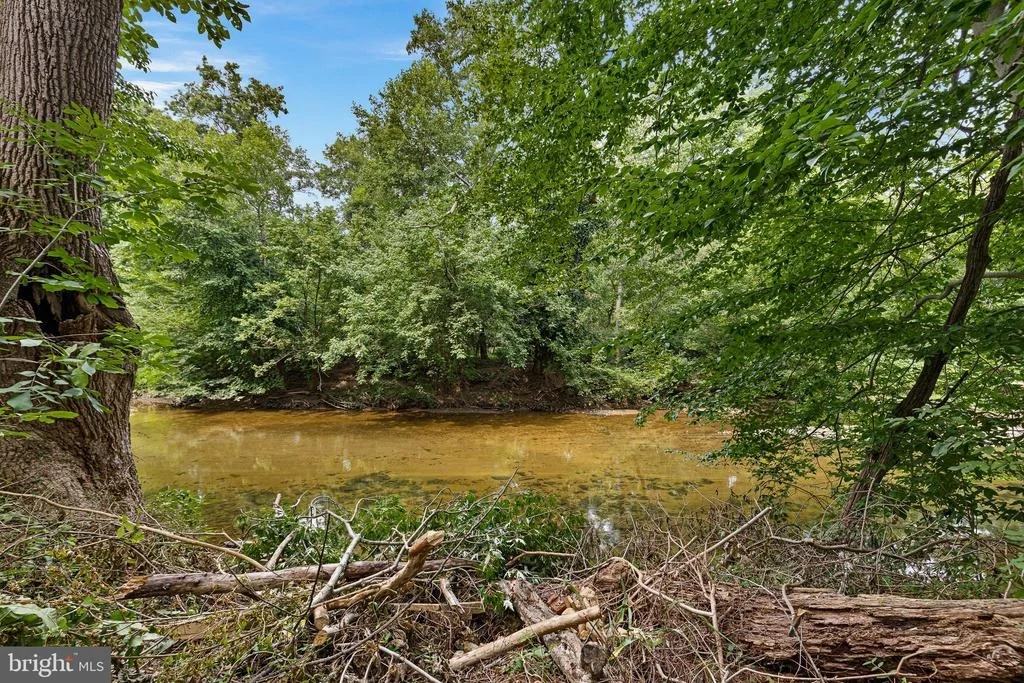 Photo of 320 N DILLWYN ROAD
