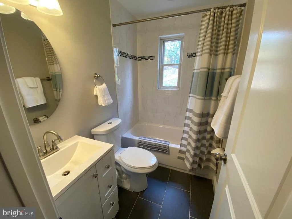 Photo of 919 JUNIPER PLACE