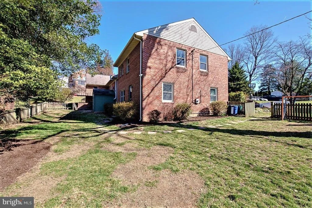 Photo of 400 RANGE ROAD
