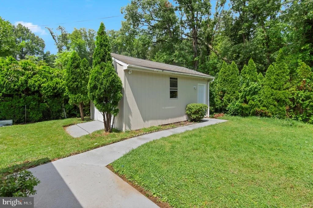 Photo of 1404 SPRING AVENUE