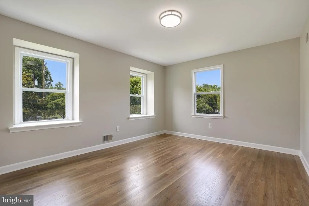 Photo of 10717 RIVER ROAD
