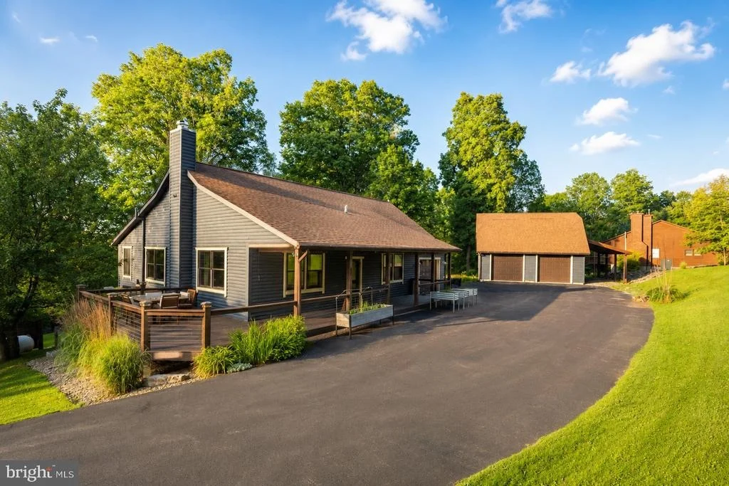 Photo of 253 GLEANINGS DRIVE