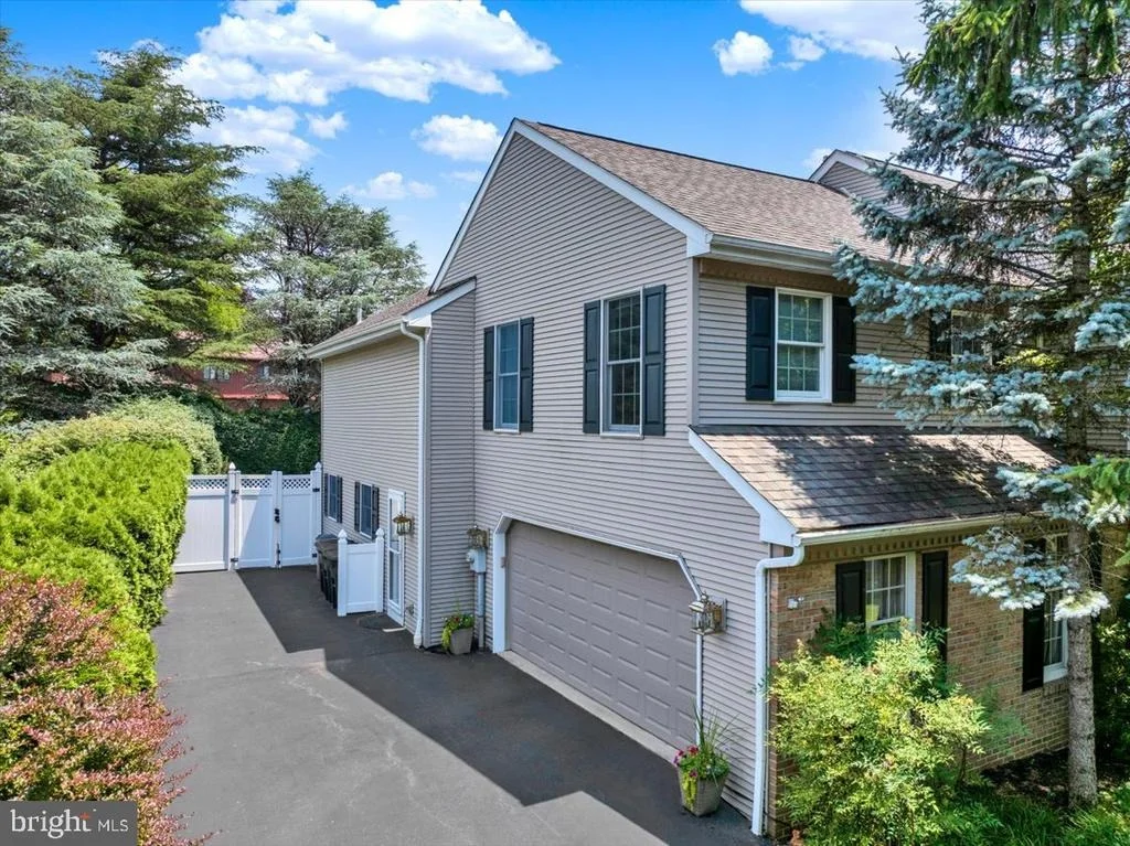 Photo of 225 LOGAN AVENUE