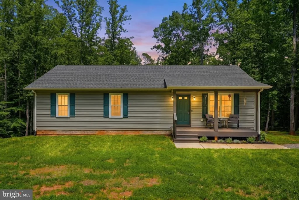 Photo of 898 SEVILLE RD.