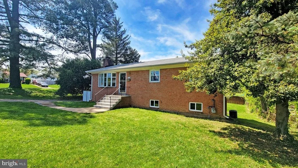 Photo of 3926 HOWARD STREET