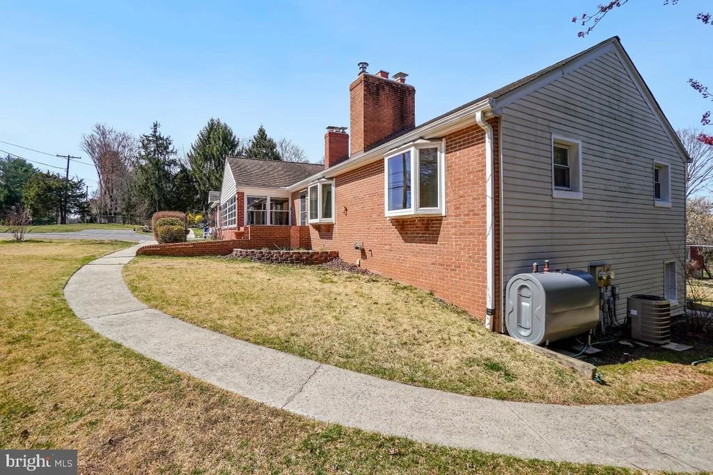 Photo of 18208 MUNCASTER ROAD