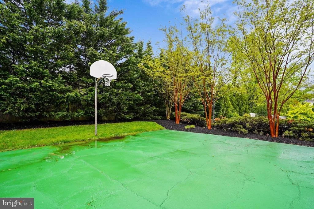Photo of 6 CRESTVIEW COURT