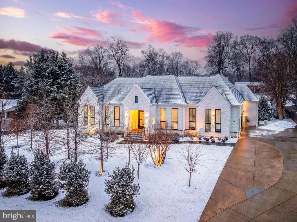 Photo of 908 WALKER ROAD