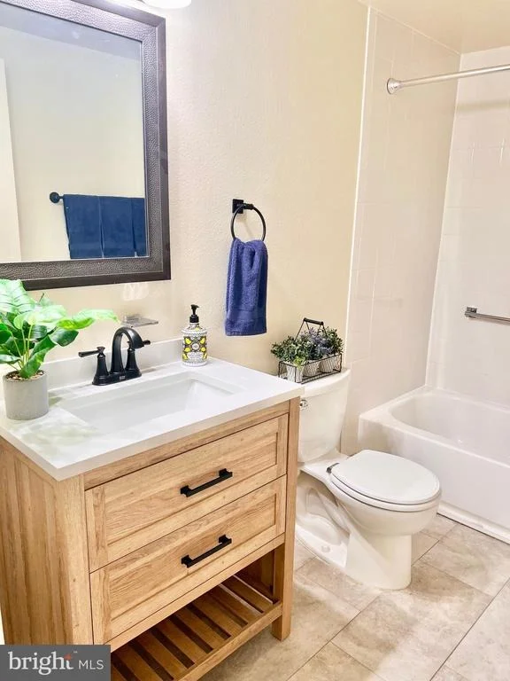 Photo of Unit 732B at 3398 GLENEAGLES DRIVE