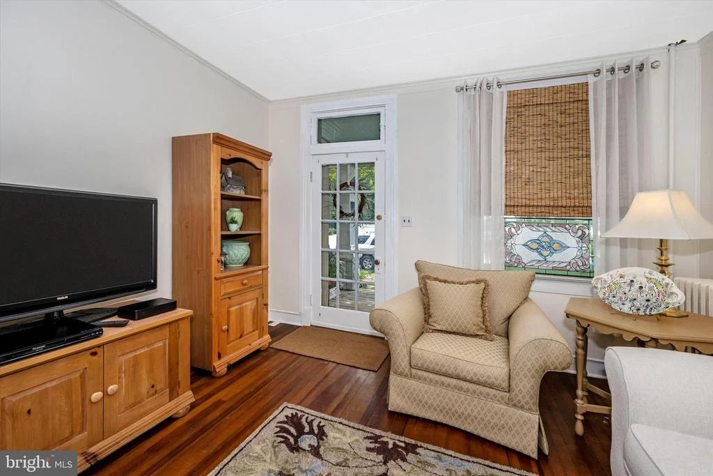 Photo of 323 W 7TH STREET