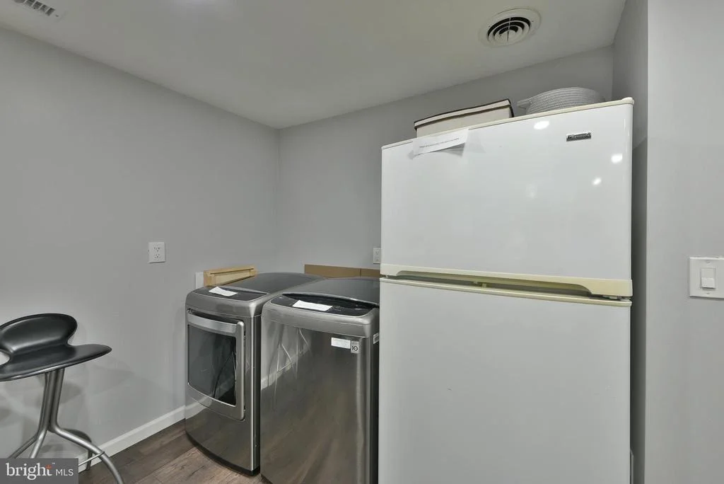 Photo of 8 WINDOVER LANE