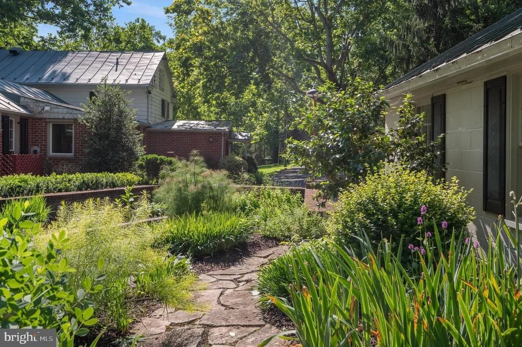 Photo of 6517 KABLETOWN ROAD