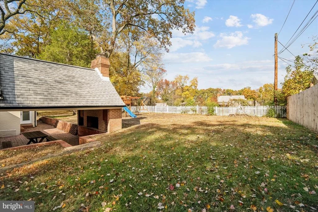 Photo of 7110 RIVERDALE ROAD