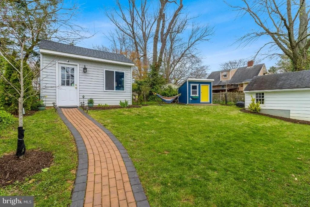 Photo of 903 ROBIN ROAD