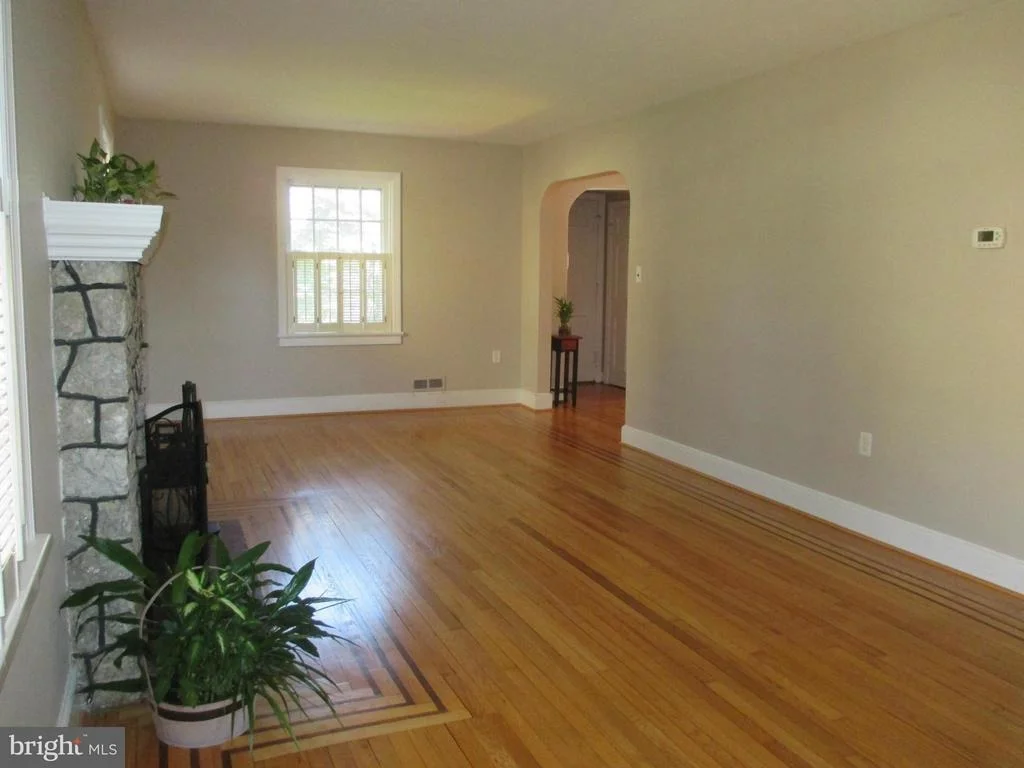 Photo of 424 CARROLL PARKWAY