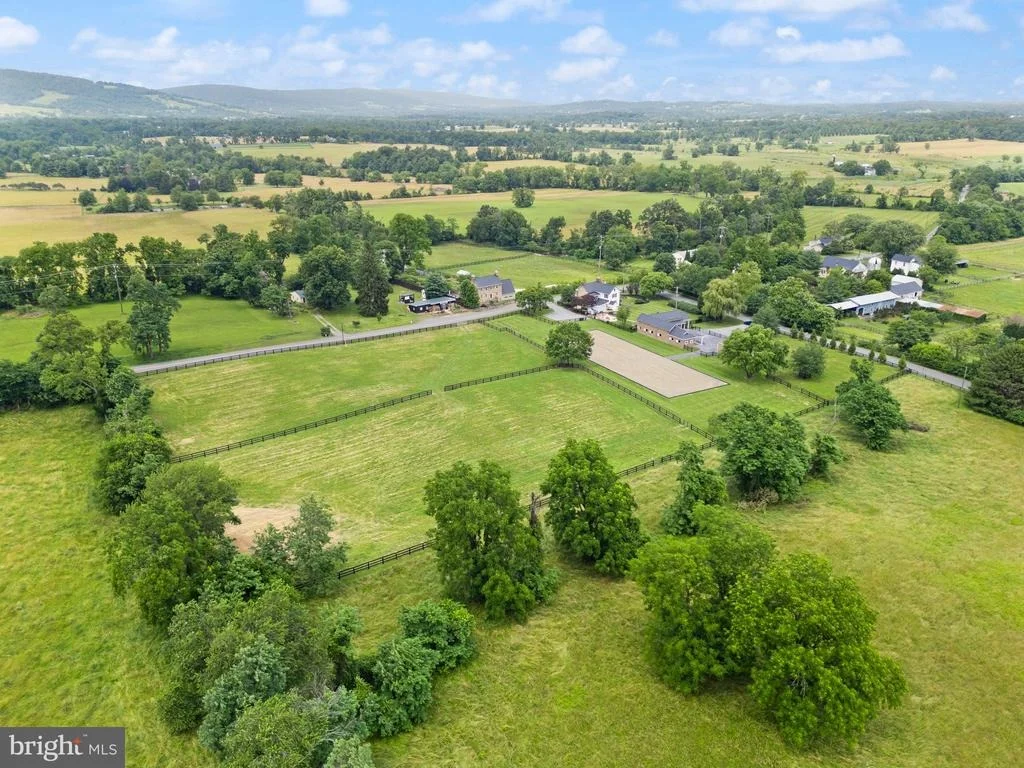 Photo of 20596 AIRMONT ROAD