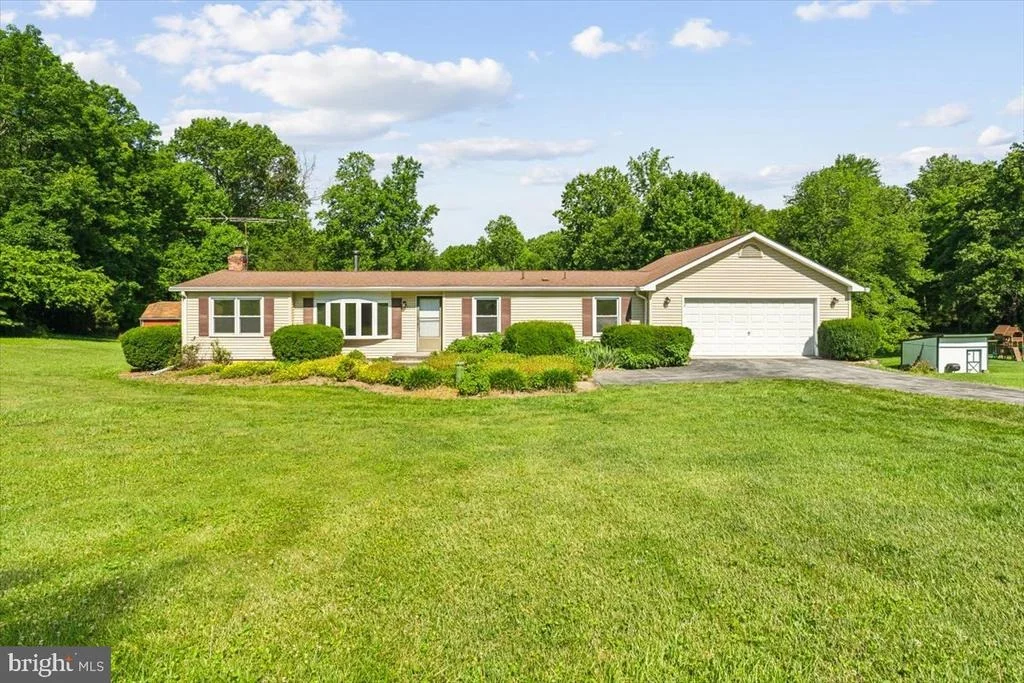 Photo of 6347 DAVIS ROAD