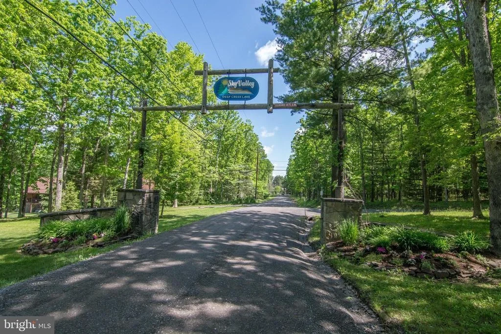 Photo of 106 LODGE CIRCLE
