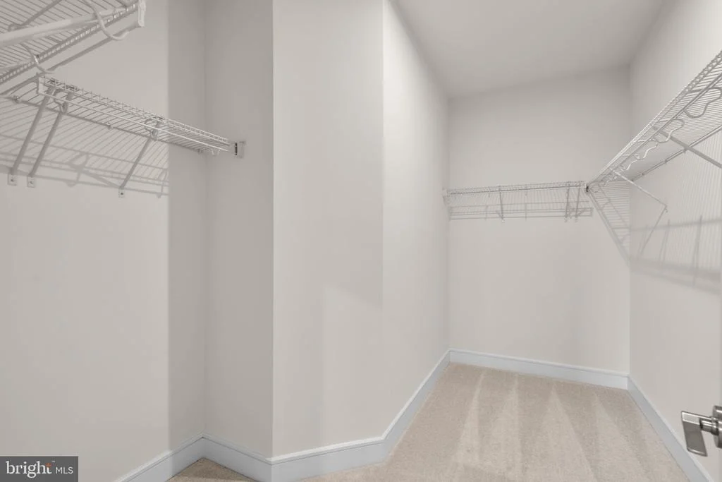 Photo of 43305 FARRINGDON SQUARE