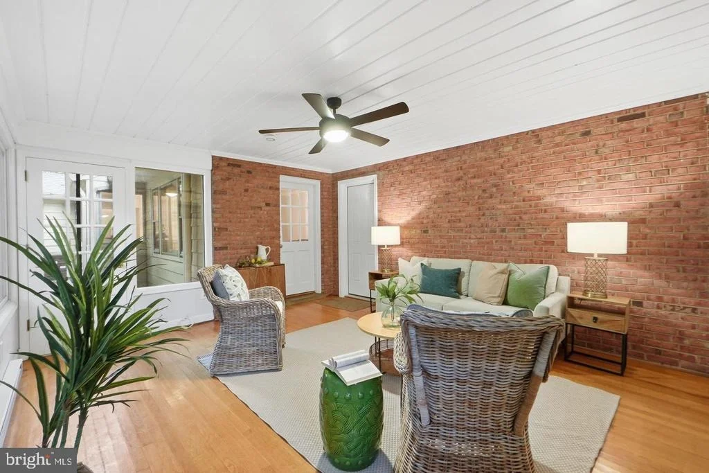 Photo of 5910 OVERLEA ROAD