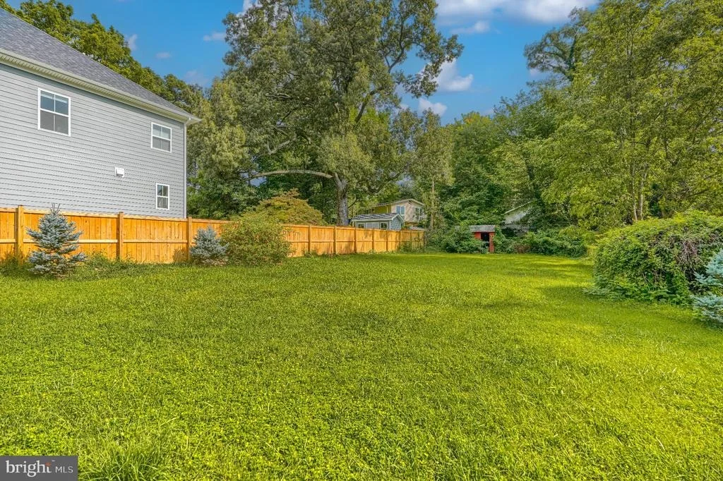 Photo of 11305 MAPLEVIEW DRIVE