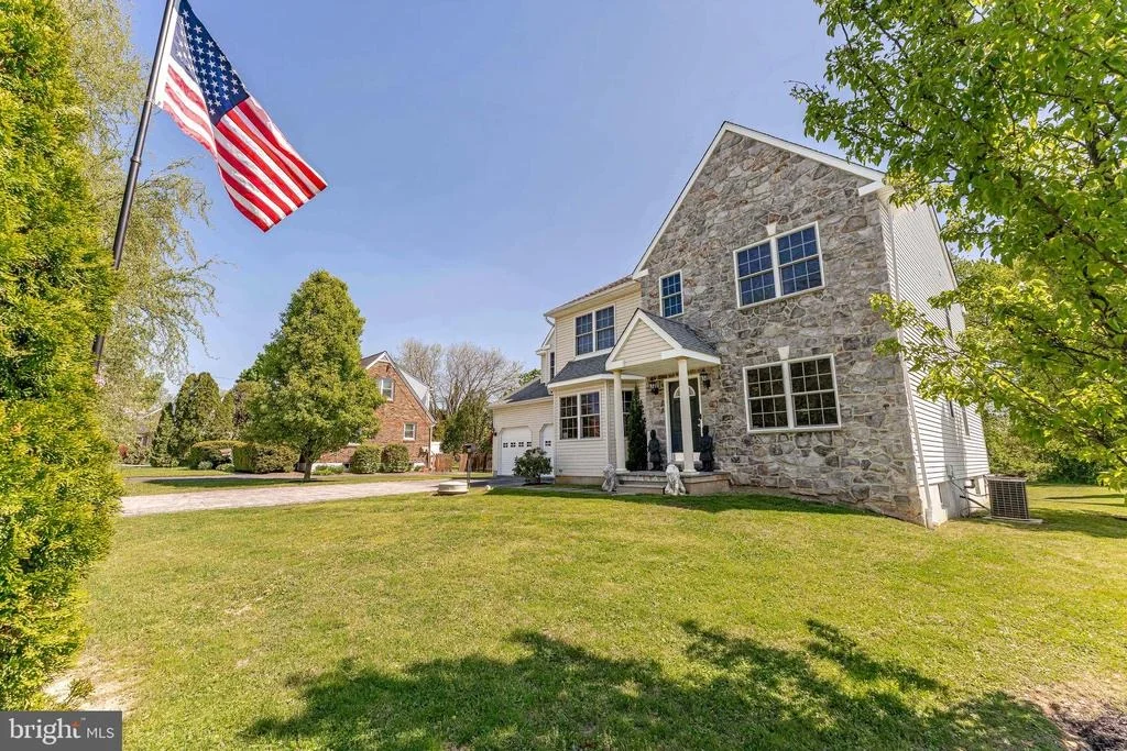 Photo of 209 W FORESTVIEW AVENUE