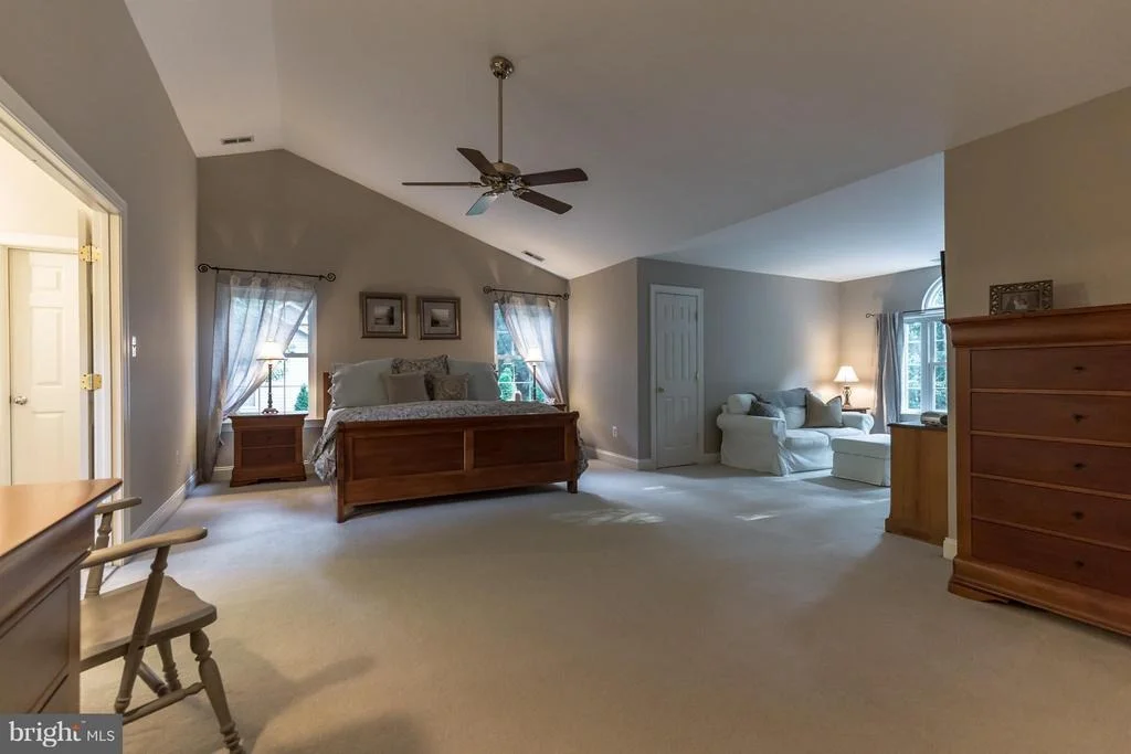 Photo of 325 SPLIT OAK LANE