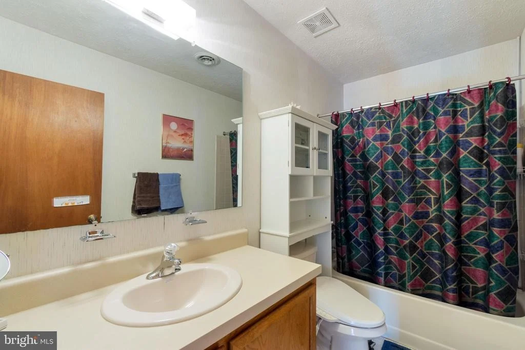 Photo of 2380 MOREAU DRIVE