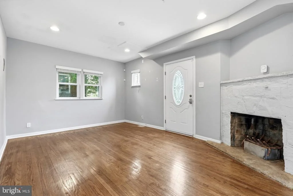 Photo of 6515 GATEWAY BOULEVARD