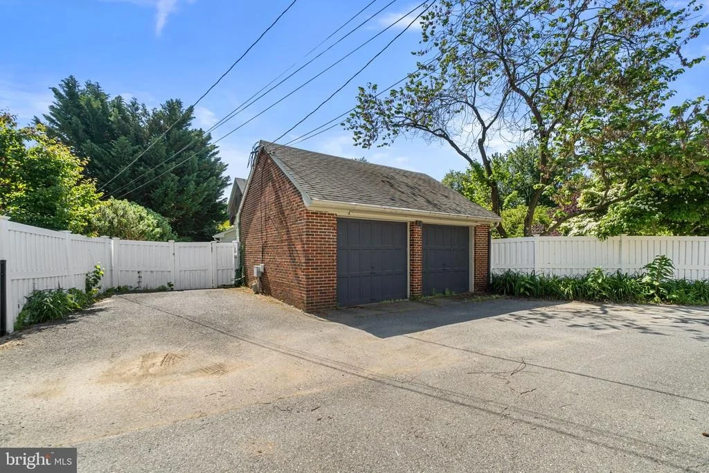 Photo of 305 COLLEGE PLACE