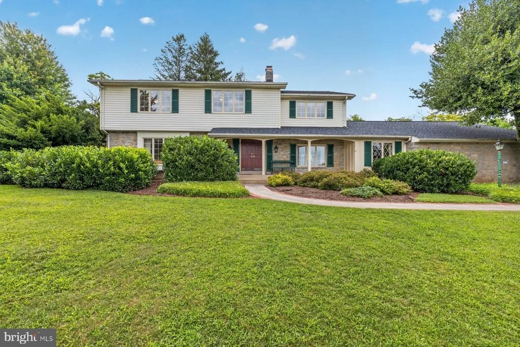 Photo of 6916 SUMMERSWOOD DRIVE