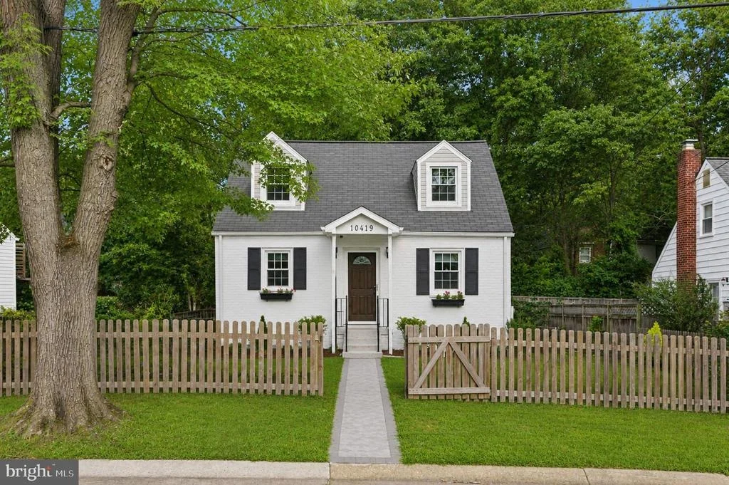Photo of 10419 GRANDIN ROAD