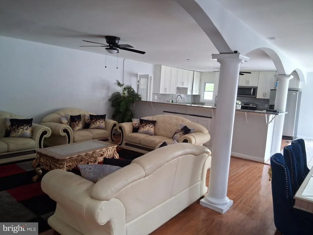 Photo of 809 MONTROSE AVENUE