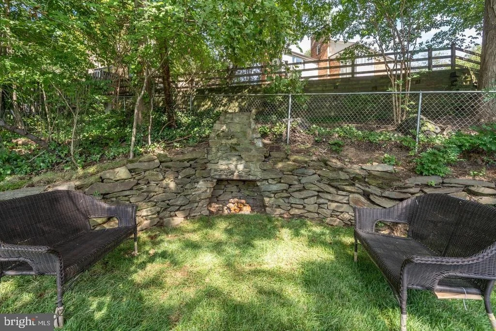 Photo of 5631 MACARTHUR BOULEVARD NW