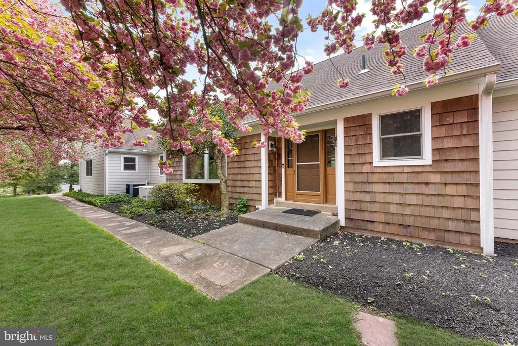 Photo of 682 WHIRLAWAY DRIVE
