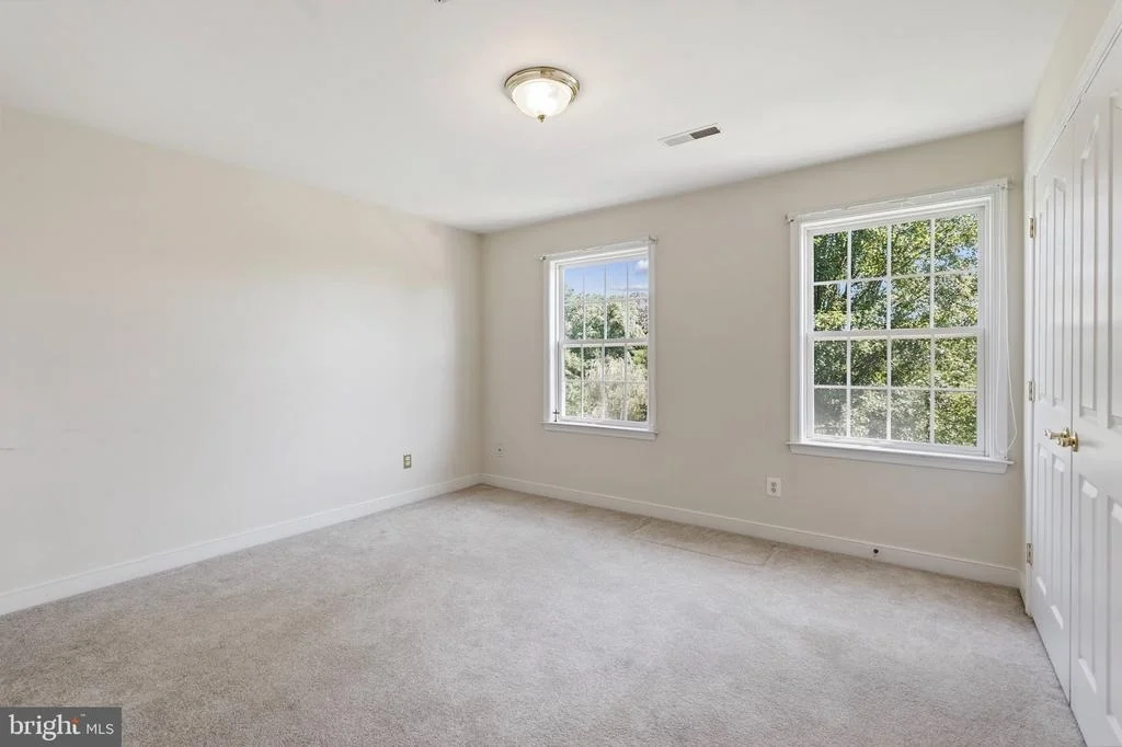 Photo of 915 ZENITH DRIVE