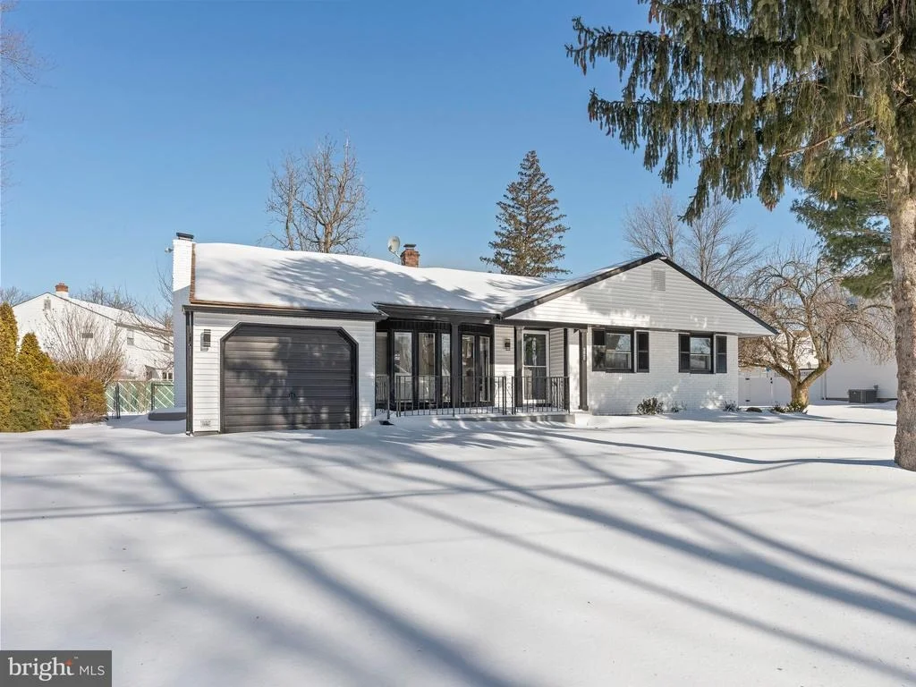 Photo of 443 VALLEY RUN DRIVE