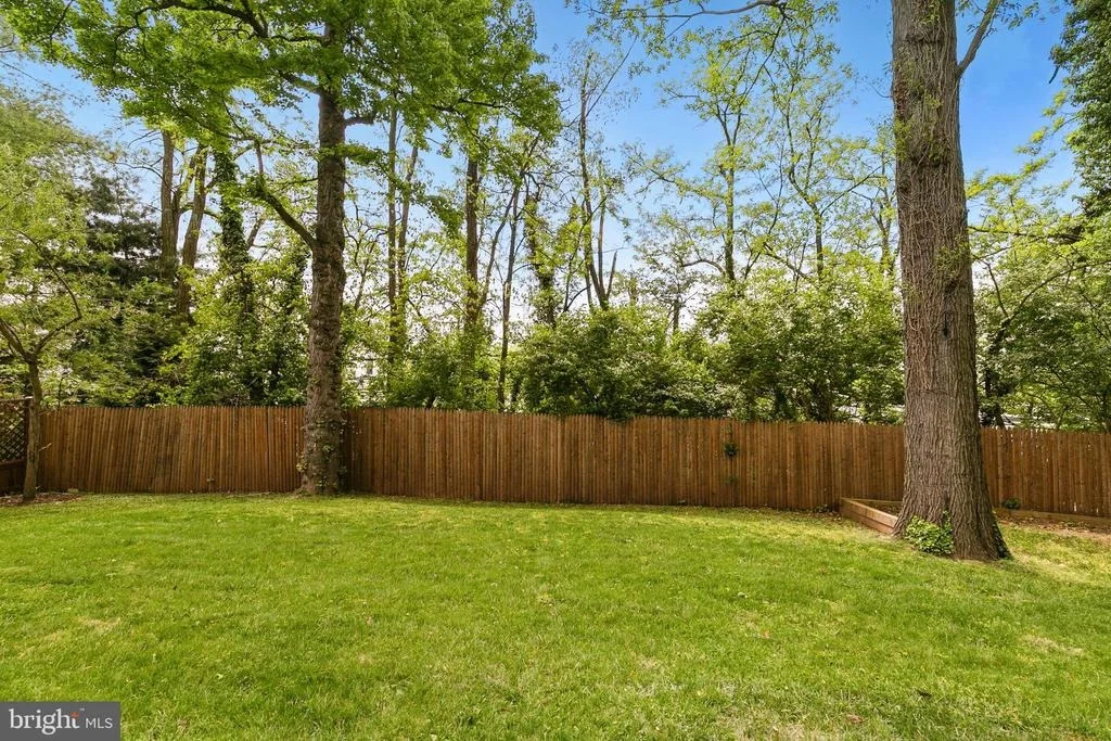 Photo of 9406 HALE PLACE
