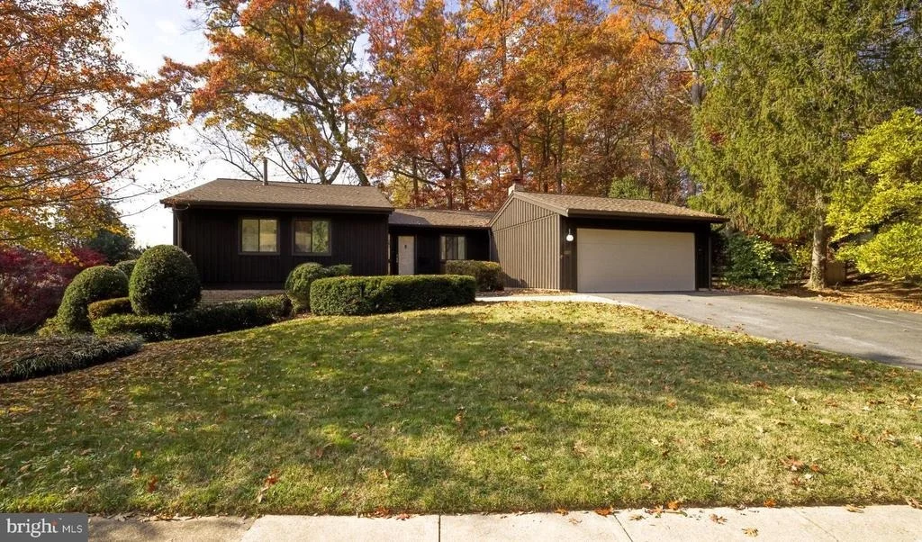 Photo of 8815 BURBANK ROAD
