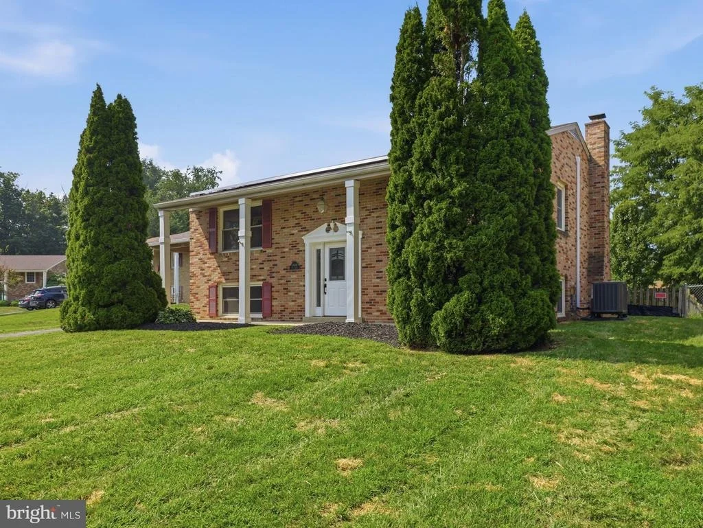 Photo of 17608 FOREST GLEN CIRCLE
