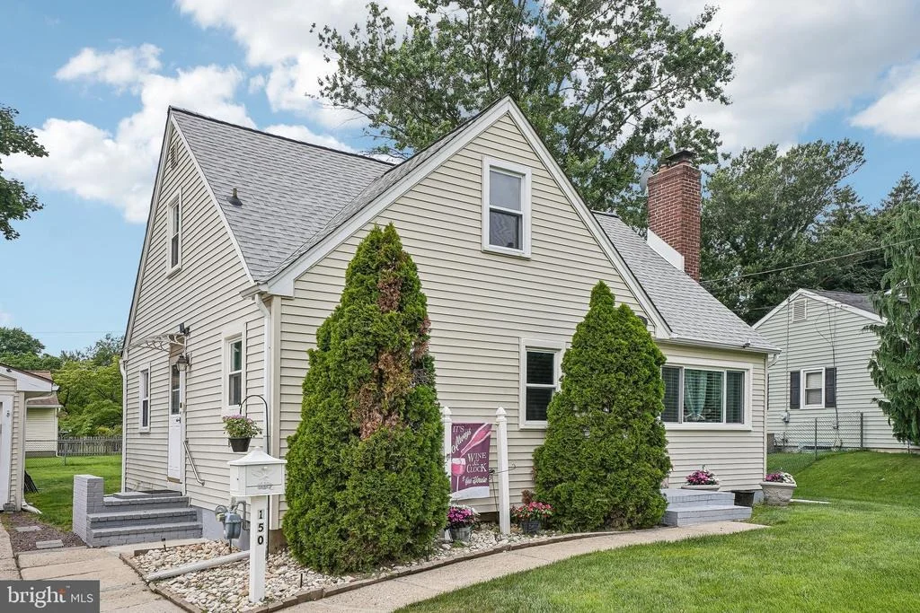 Photo of 150 HAWTHORNE DRIVE