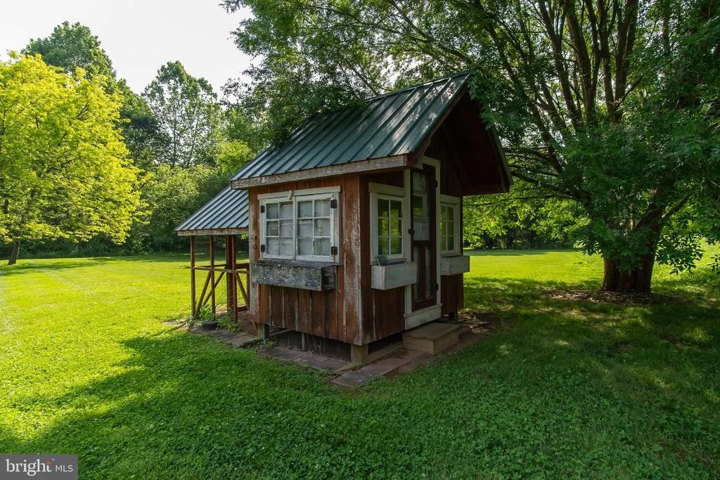 Photo of 8613 HOLLOW ROAD