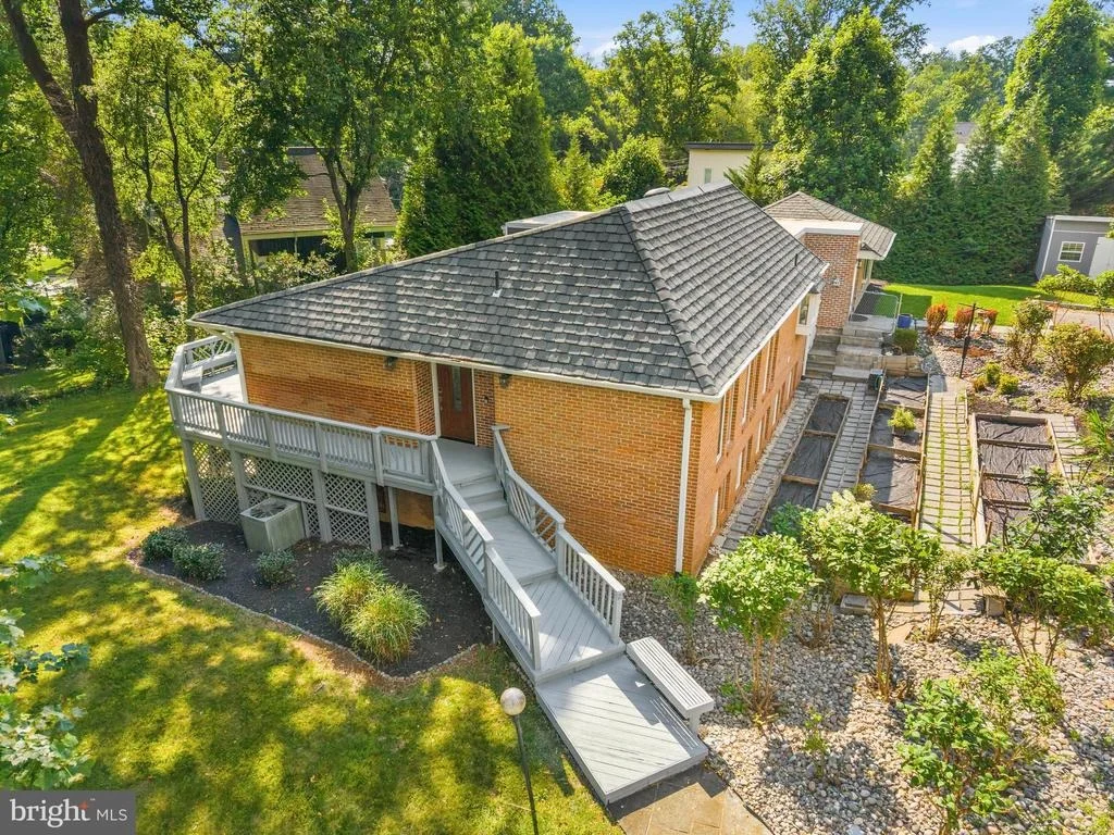 Photo of 9416 HOLBROOK LANE
