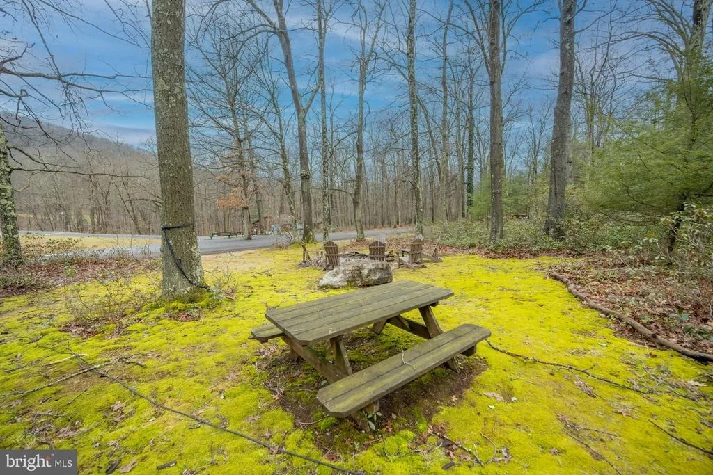 Photo of 526 GLEANINGS DRIVE