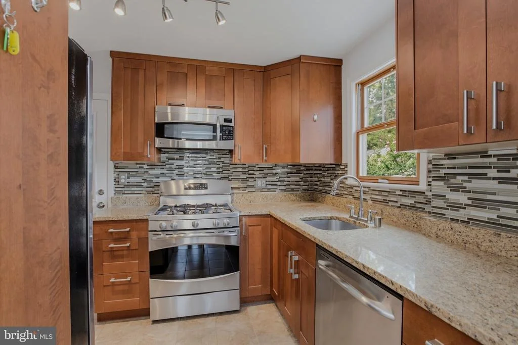Photo of 717 MAPLETON ROAD
