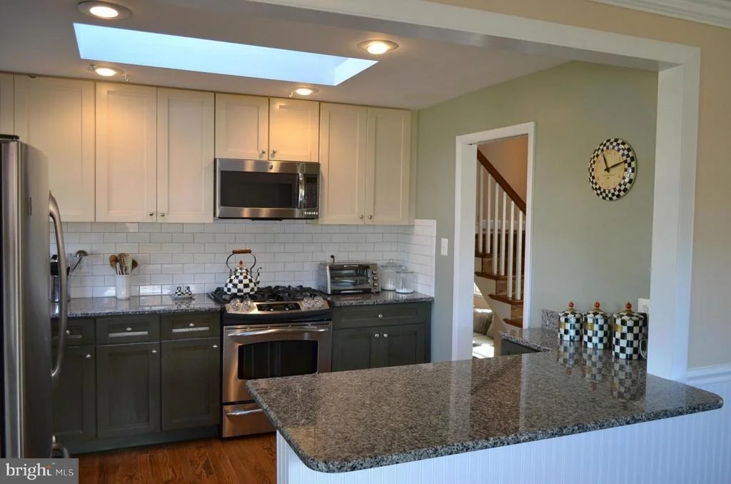 Photo of 1422 MAYFLOWER DRIVE